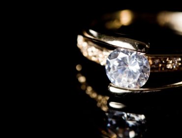 Comment nettoyer une bague avec un diamant ?