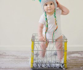 Comment apprendre à un bébé à tenir debout ?
