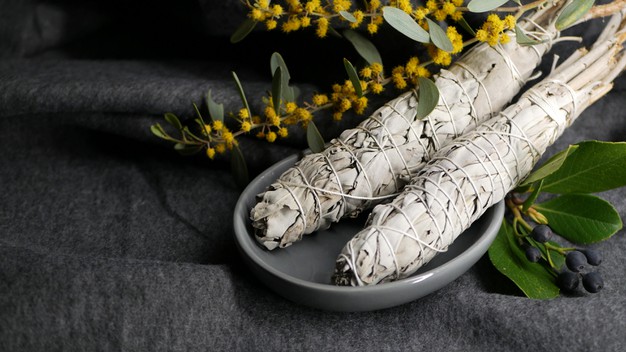 Comment purifier avec de la sauge blanche ?