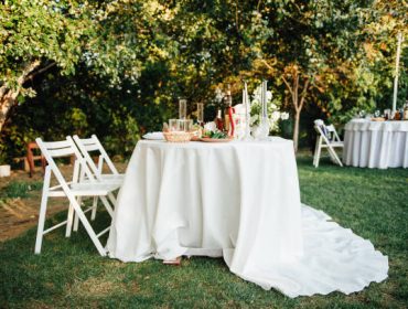 Pourquoi choisir une table ronde et comment choisir une nappe assortie ?