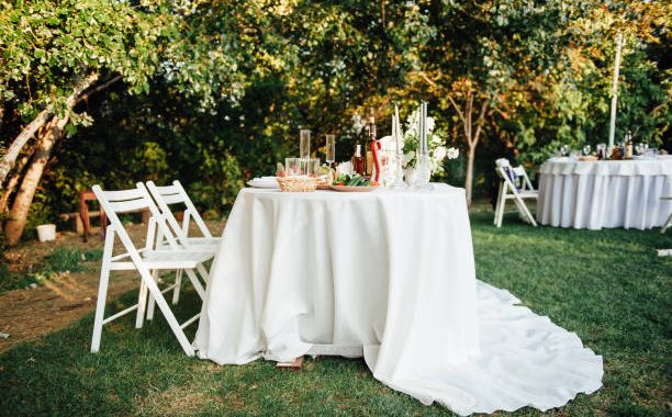 Pourquoi choisir une table ronde et comment choisir une nappe assortie ?