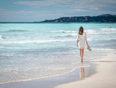 Trouver la robe de plage idéale : nos astuces et conseils